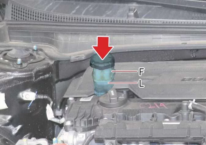 Diagram showing the brake fluid reservoir location and level markings in the Kia K4 engine bay