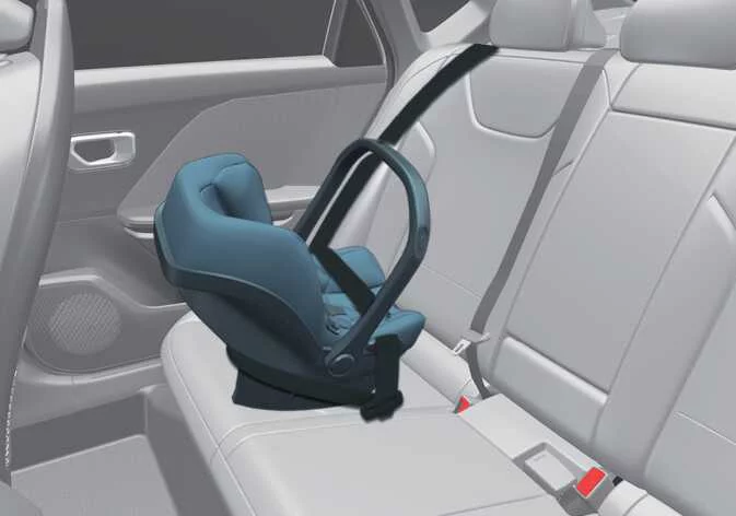 Rear-facing child seat correctly installed in the rear of a Kia K4