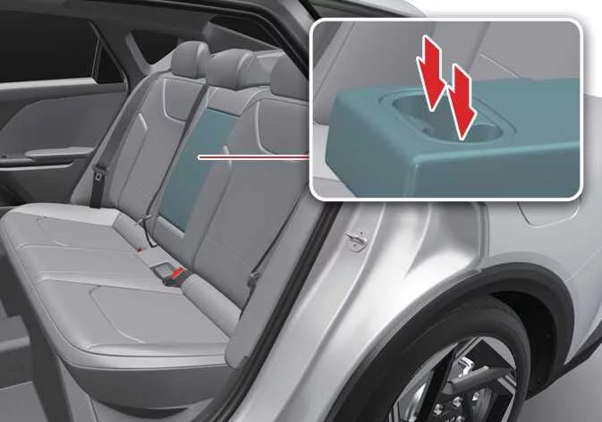 Rear seat armrest cup holder integrated into the Kia K4