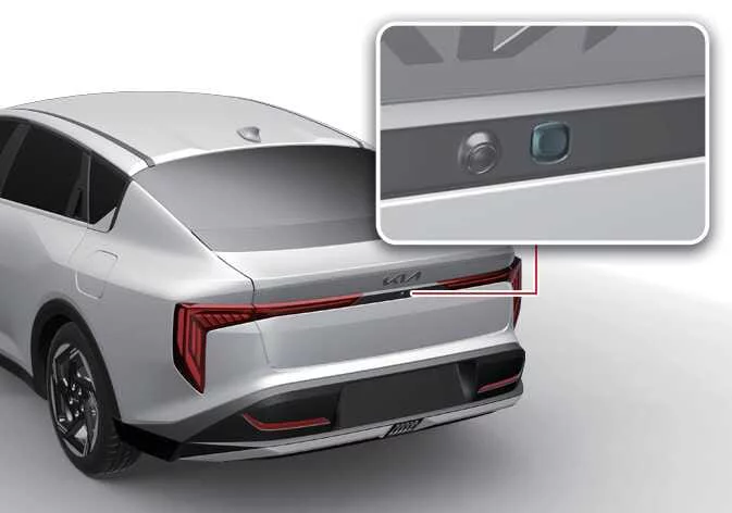 Kia K4 smart key fob interface highlighting the dedicated trunk unlock button used to independently release the rear cargo lock latch