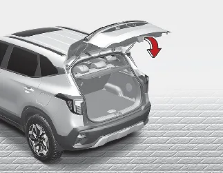 Kia Seltos closing the liftgate securely