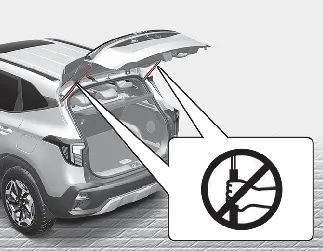 Kia Seltos liftgate gas lifter and emergency opening safety image